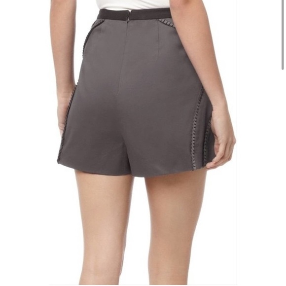 Reiss Cambridge Shorts in High Rise Charcoal Cotton Gray Scalloped Ribbon - Picture 2 of 11